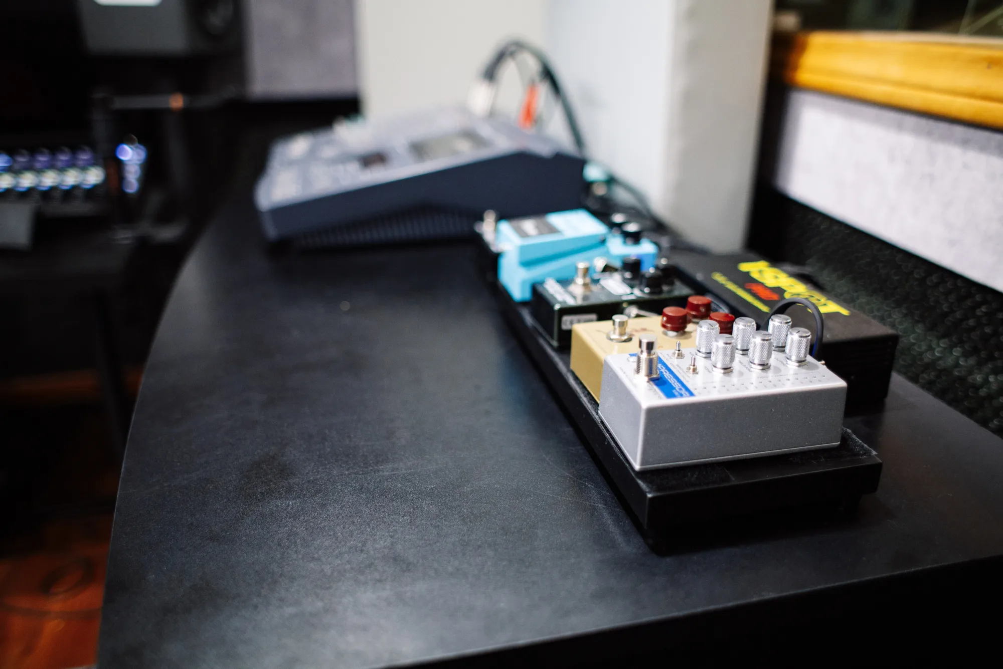 Pedalboard and outboard
